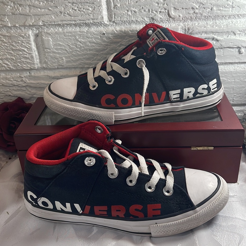Converse - Picture 2 of 8